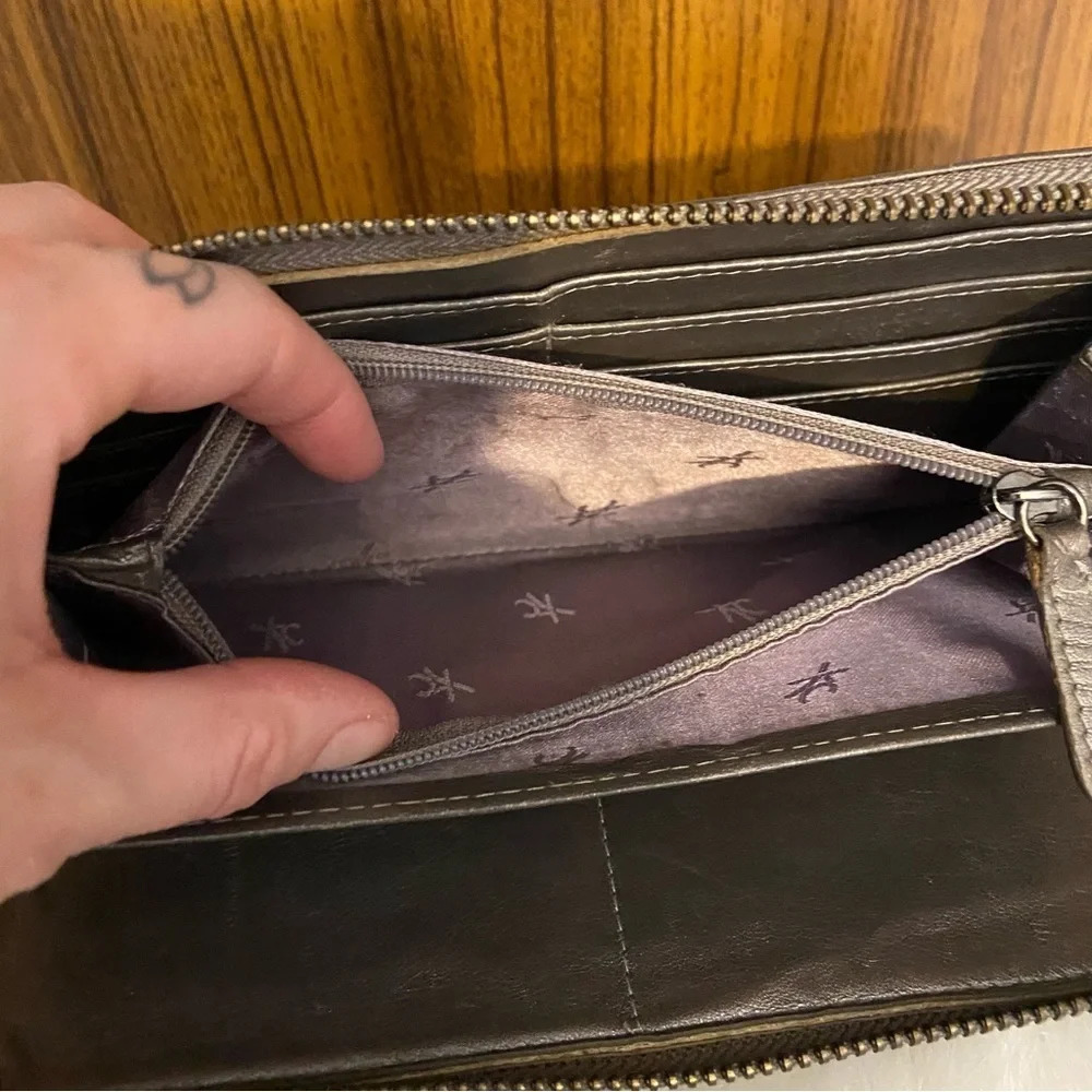 🛍️3/$30 Kenneth Cole  women’s metallic‎ wristlet wallet - Picture 12 of 13